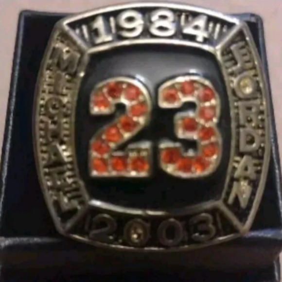 NEW! MICHAEL JORDAN CAREER HALL OF FAME SIZE 11 RING WITH RING BOX & POSTERS SET - Picture 12 of 17